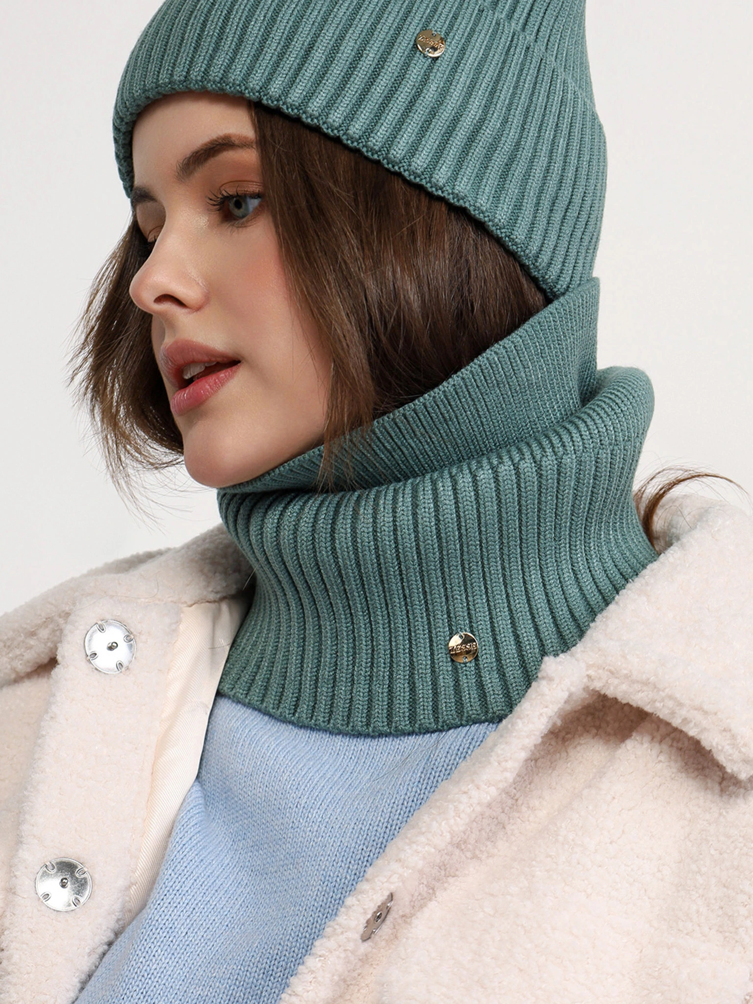 Шарф-снуд бежевого цвета